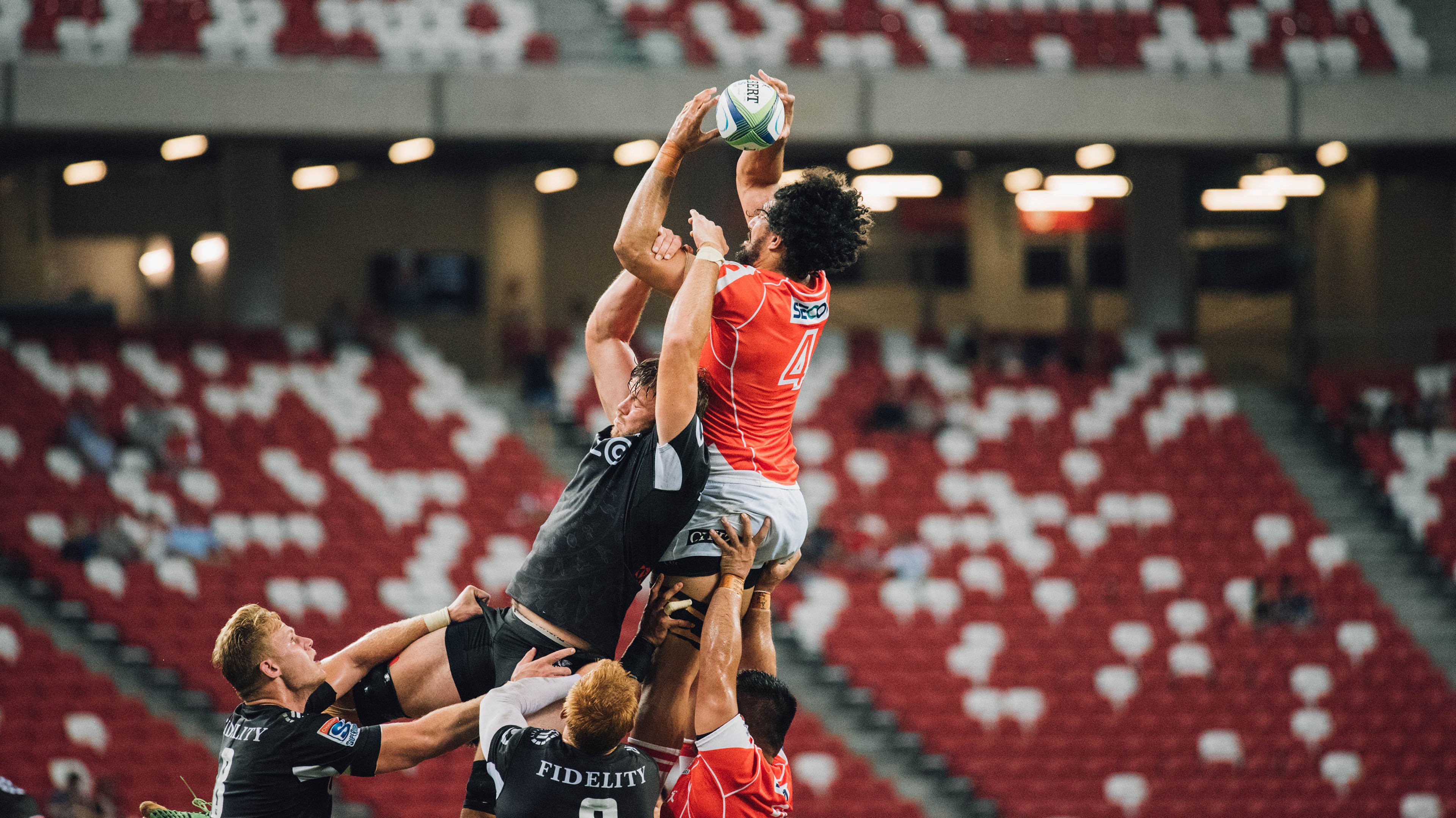 -哈登重返赛场，险胜首场状态出色，热火观众沸腾！全场沸腾不已